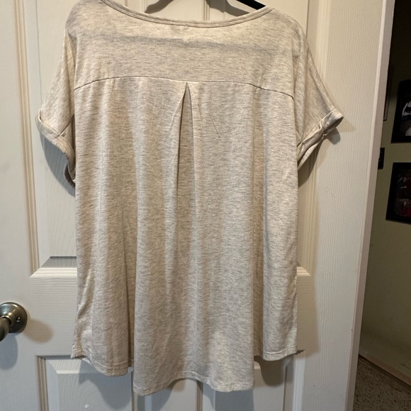 Ladies graphic tee shirt. Cream colored tee size Large. - Picture 2 of 4